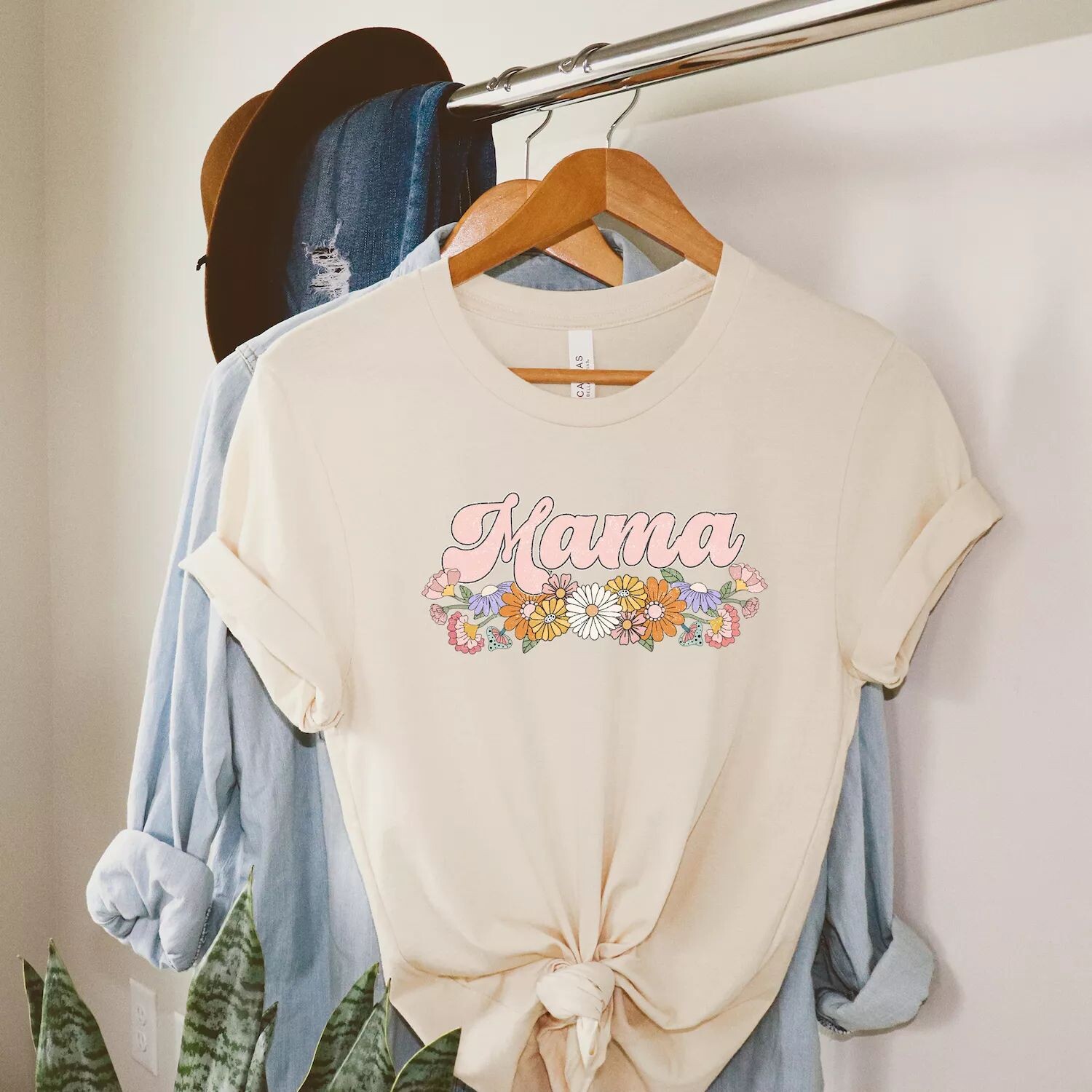Футболка с короткими рукавами и рисунком Mama Flowers в стиле гранж Simply Sage Market
Футболка с короткими рукавами и рисунком Mama Flowers в стиле гранж Simply Sage Market