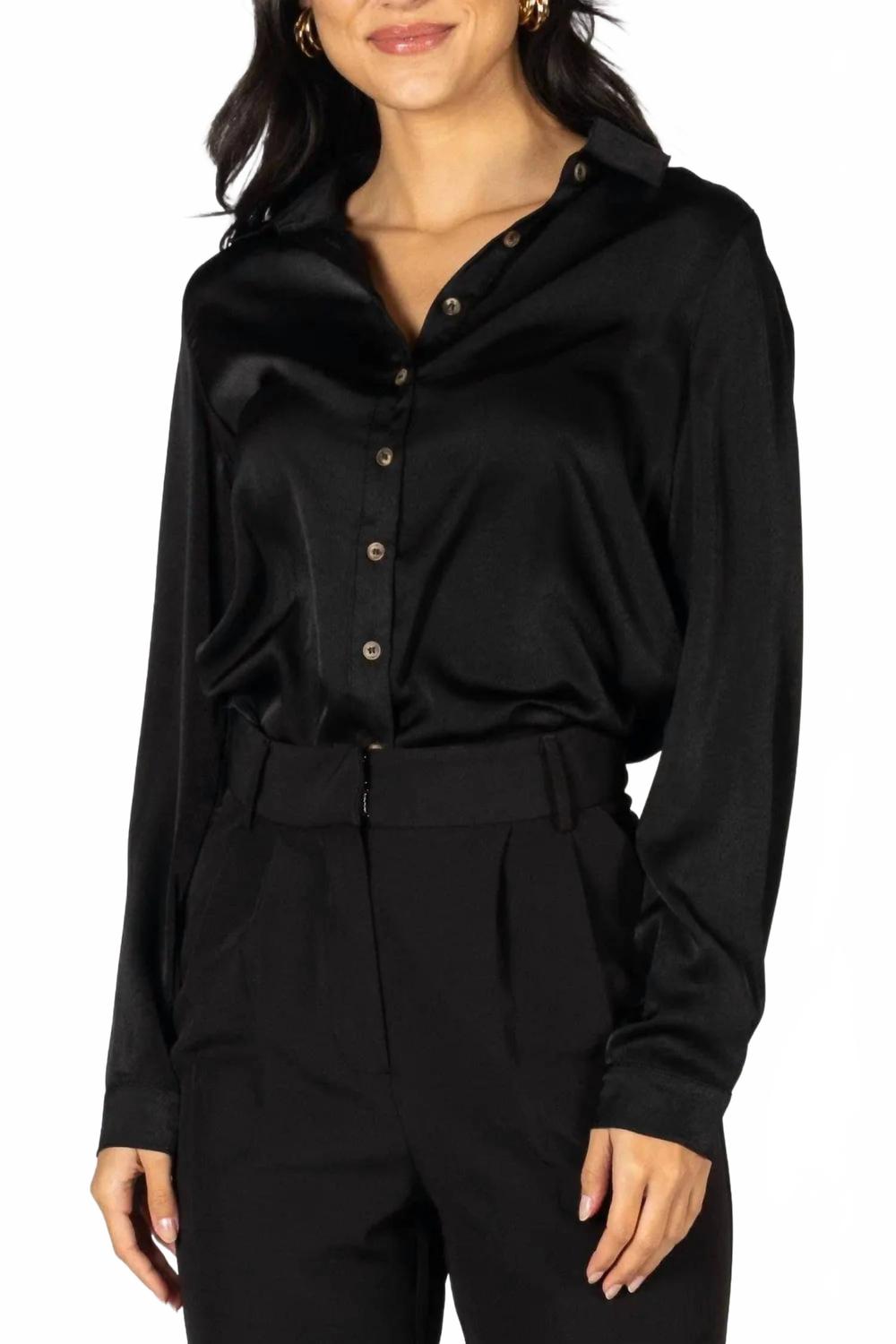 Черная атласная блуза с пуговицами и разрезом сбоку P.CILL
Черная атласная блуза с пуговицами и разрезом сбоку P.CILL