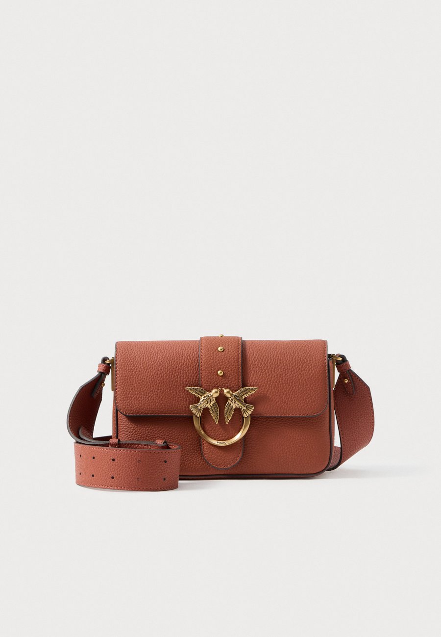 Сумка кросс-боди Pinko LOVE ONE MINI SLOUCHY, Marrone/Antique Gold-Coloured/Brown
Сумка кросс-боди Pinko LOVE ONE MINI SLOUCHY, Marrone/Antique Gold-Coloured/Brown