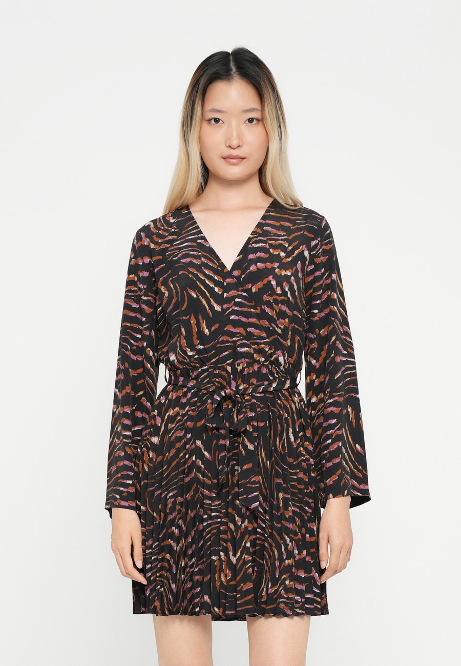 Платье JDY JDYTHILDA PLEATED MIDI DRESS , Black
Платье JDY JDYTHILDA PLEATED MIDI DRESS , Black