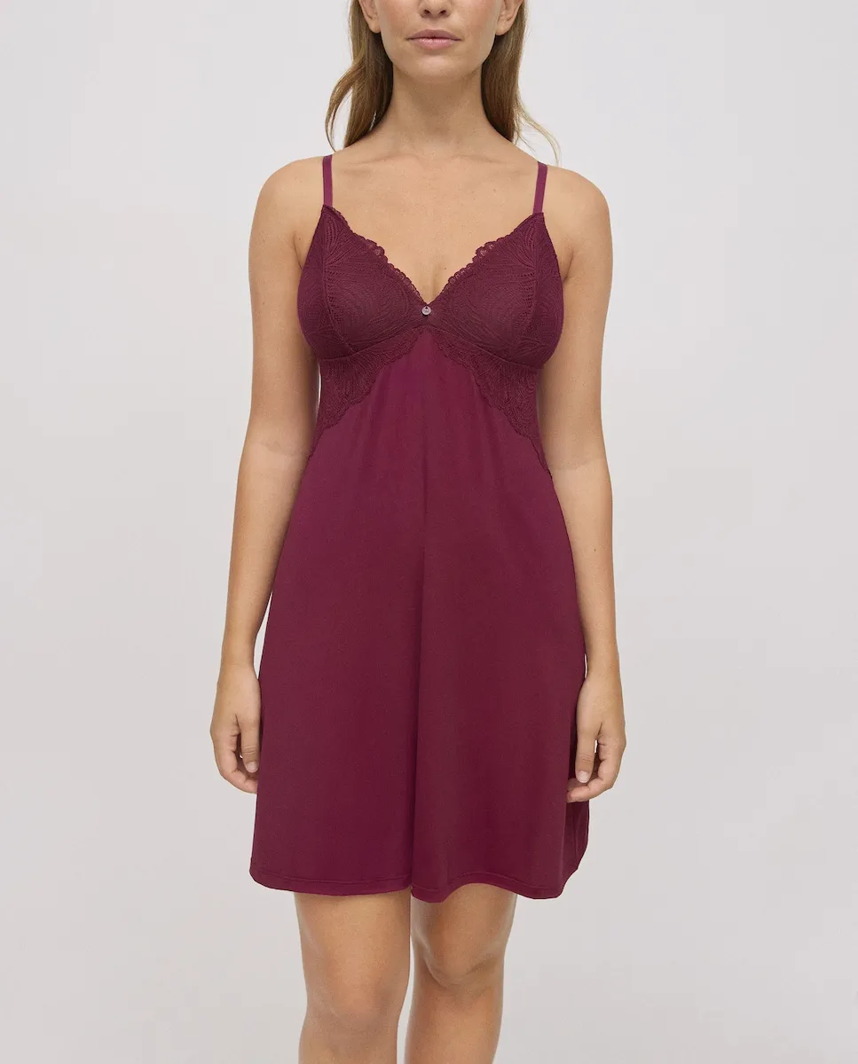 Ночная рубашка с кружевом, регулируемые бретели, бордовый YSABEL MORA Ysabel Mora
Ночная рубашка с кружевом, регулируемые бретели, бордовый YSABEL MORA Ysabel Mora