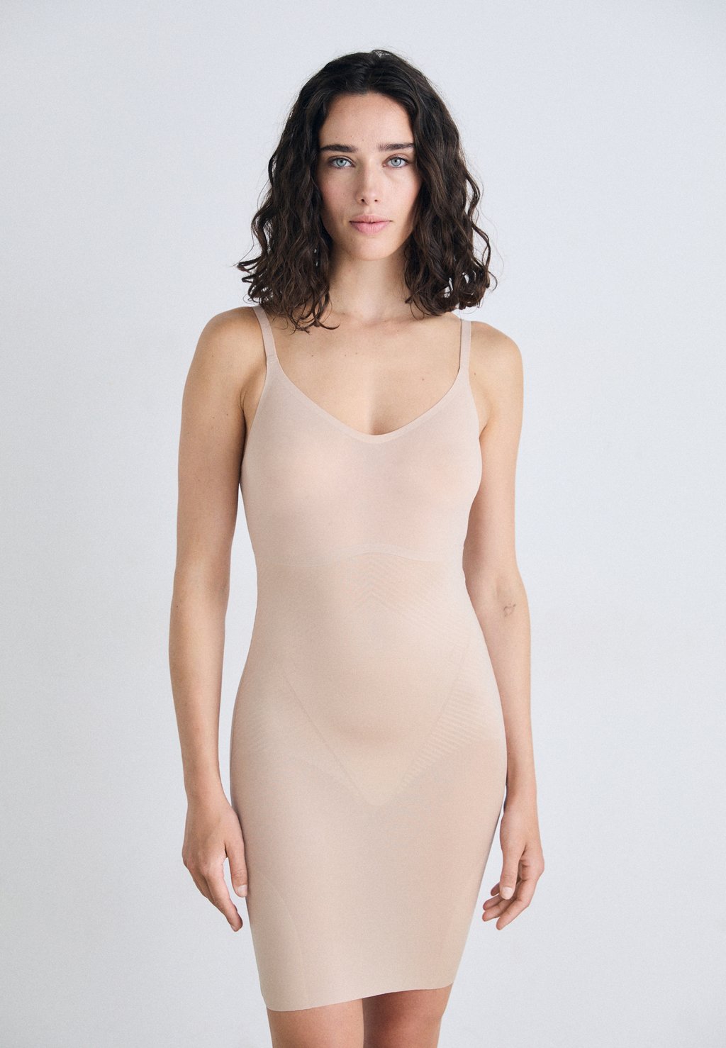 Корректирующее белье THINSTINCTS CAMI SLIP Spanx, коричневый
Корректирующее белье THINSTINCTS CAMI SLIP Spanx, коричневый