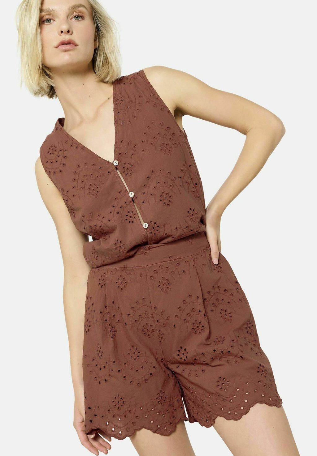 Шорты EMBROIDERED LolaLiza, коричневый
Шорты EMBROIDERED LolaLiza, коричневый