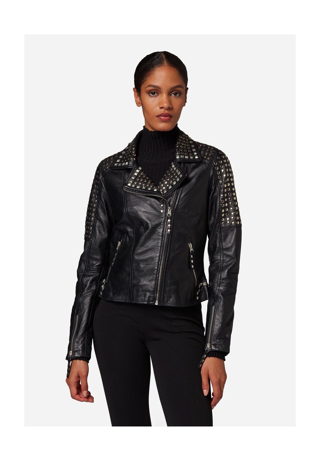 Женская кожаная куртка Стадд, косуха с заклепками на плече и спине RICANO, черный
Женская кожаная куртка Стадд, косуха с заклепками на плече и спине RICANO, черный