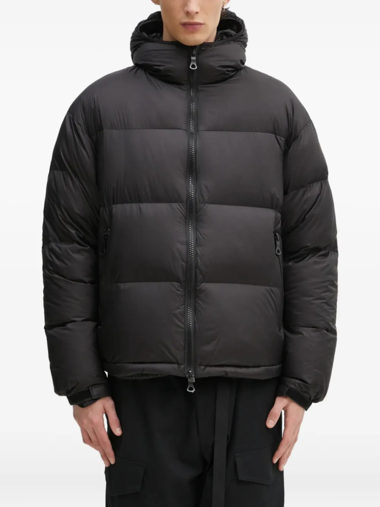 MKI Miyuki Zoku пуховик с капюшоном, черный
MKI Miyuki Zoku пуховик с капюшоном, черный