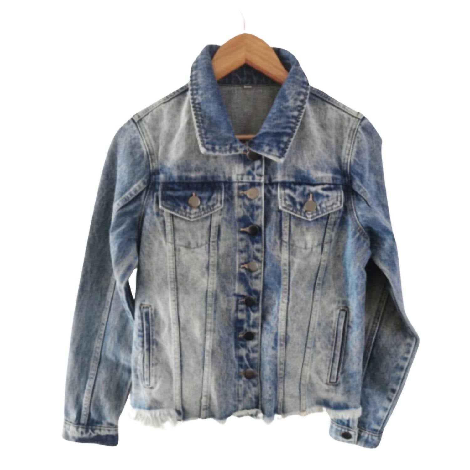 Женская укороченная джинсовая куртка с бусинами в темном цвете Tiana Designs 
Женская укороченная джинсовая куртка с бусинами в темном цвете Tiana Designs