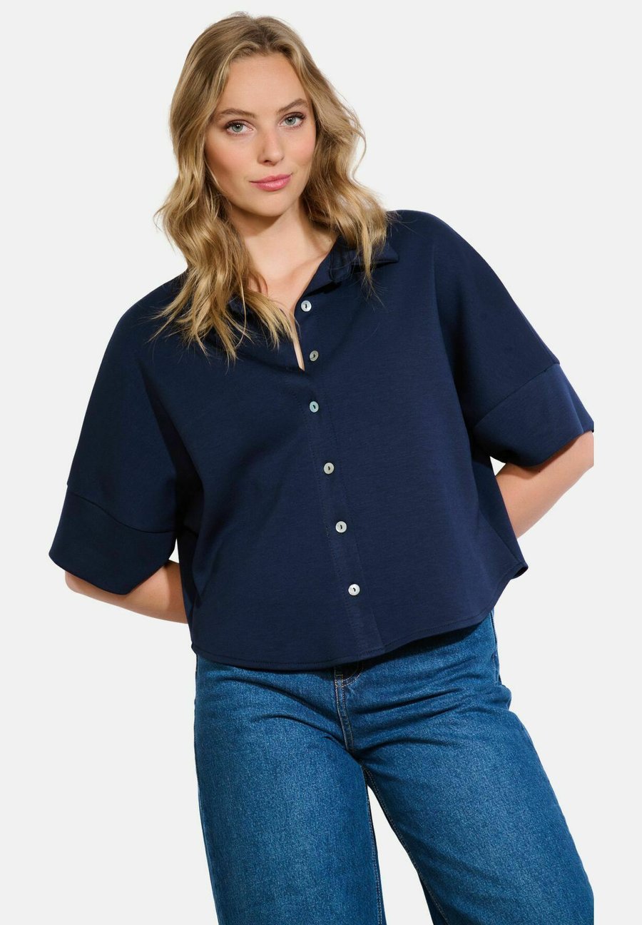 Блуза LolaLiza BOXY, Navy Basic/Dark Blue
Блуза LolaLiza BOXY, Navy Basic/Dark Blue