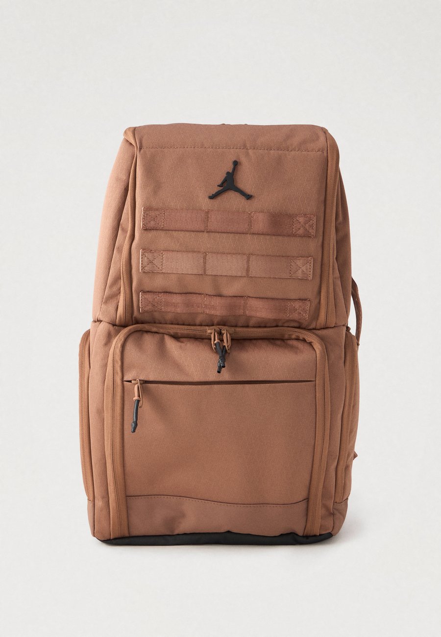 Рюкзак Jordan JAM COLLECTORS BACKPACK UNISEX, Archaeo Brown/Camel
Рюкзак Jordan JAM COLLECTORS BACKPACK UNISEX, Archaeo Brown/Camel
