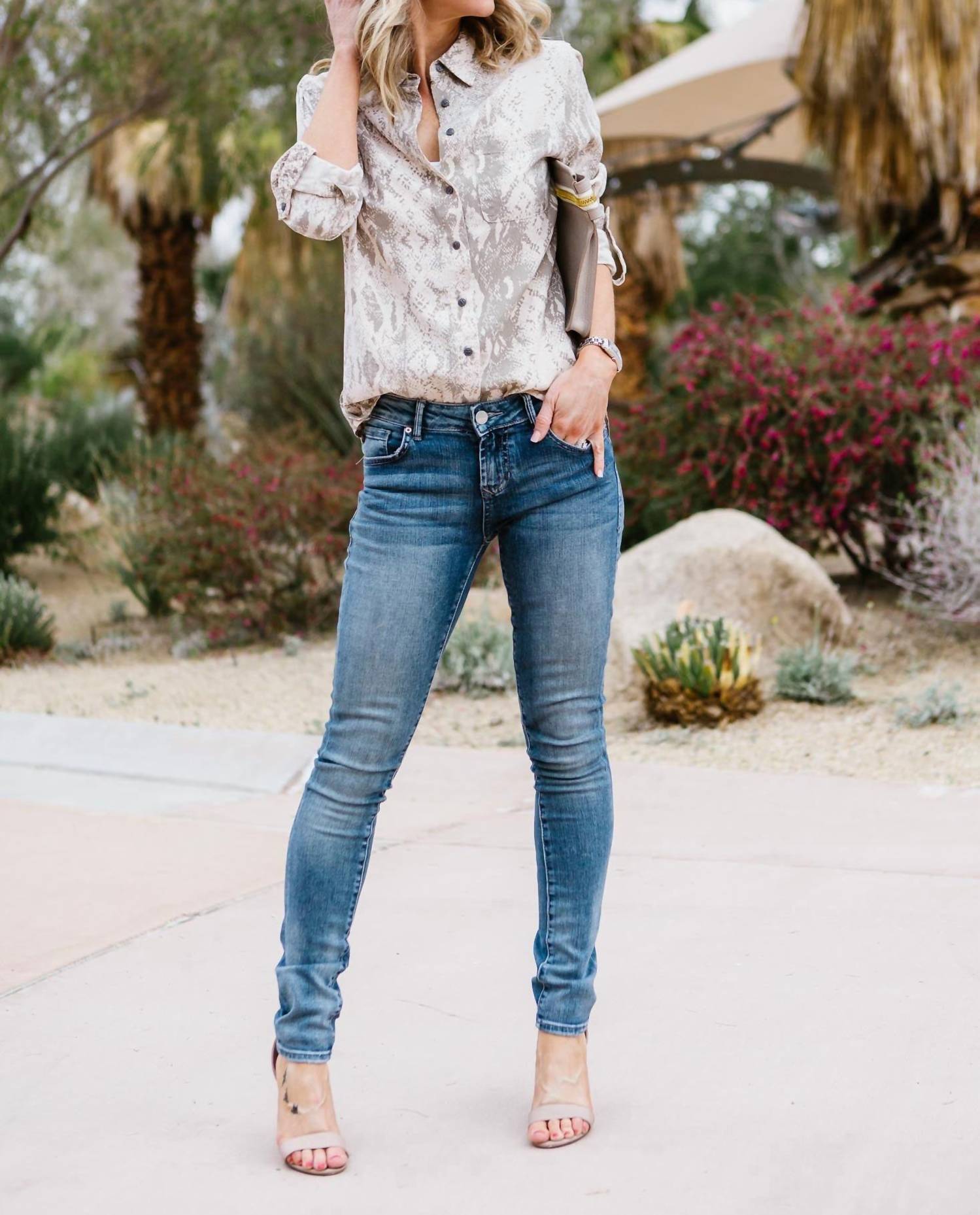 Блузка Sophia Snakeskin бежевого цвета с принтом под змеиную кожу DEAR JOHN DENIM
Блузка Sophia Snakeskin бежевого цвета с принтом под змеиную кожу DEAR JOHN DENIM