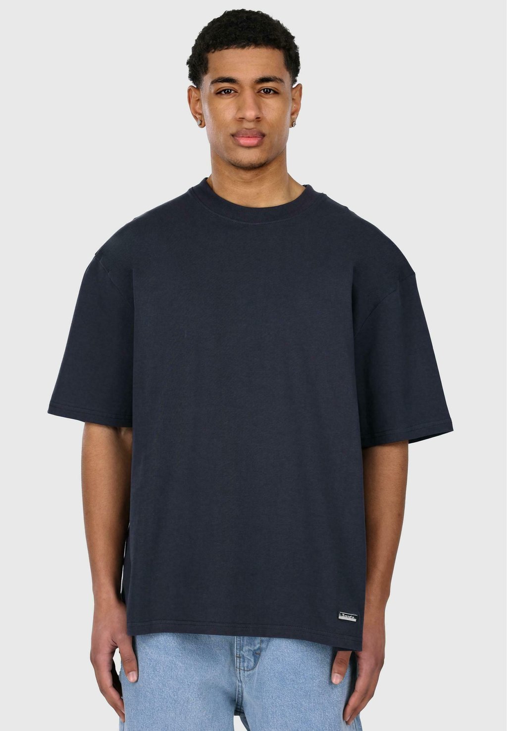 Базовая футболка HEAVY PATCH Dropsize, темно-синий
Базовая футболка HEAVY PATCH Dropsize, темно-синий