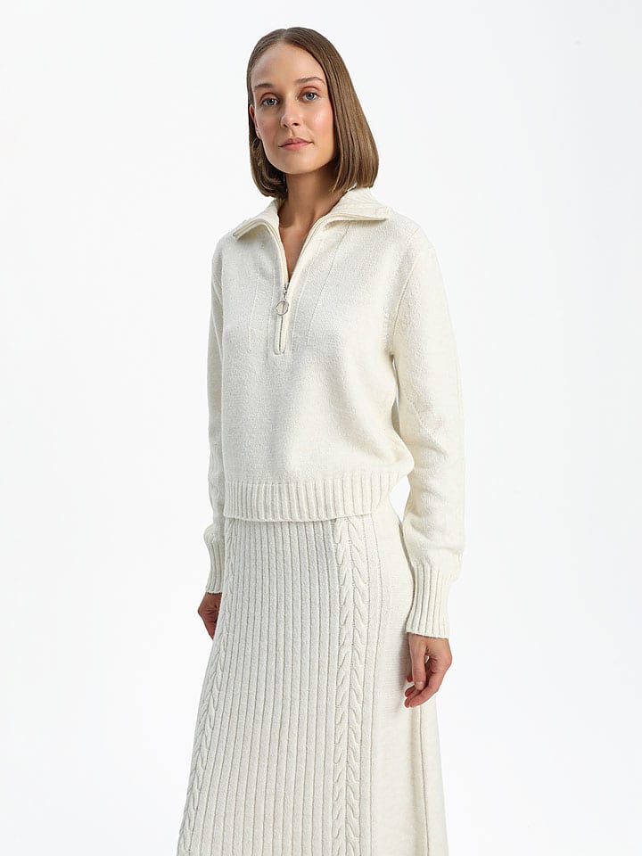 Пуловер BGN, кремовый
Пуловер BGN, кремовый