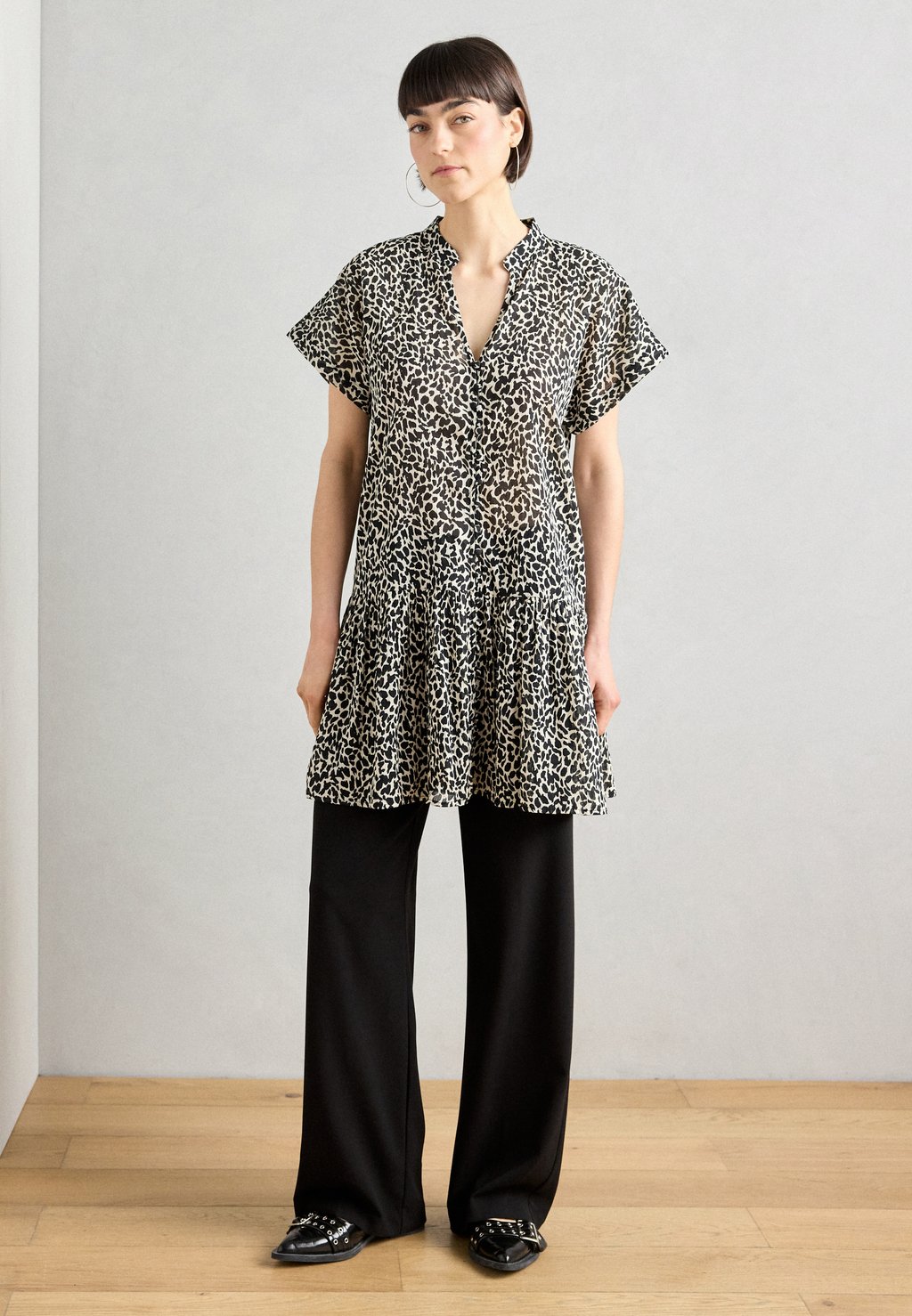 Повседневное платье DRESS TAMARA Lindex, черный
Повседневное платье DRESS TAMARA Lindex, черный