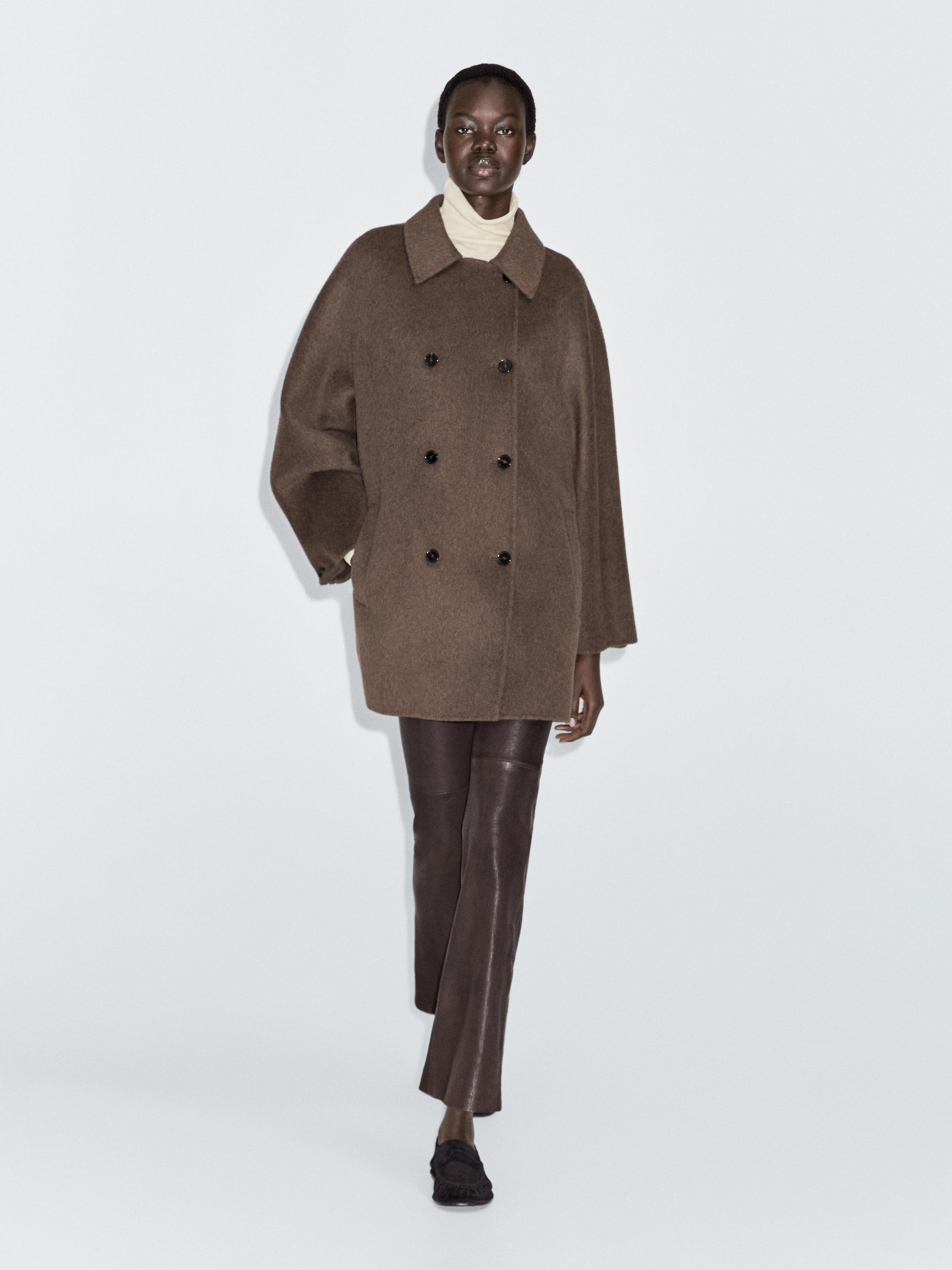 Двубортное укороченное пальто из смесовой шерсти Massimo Dutti, коричневый
Двубортное укороченное пальто из смесовой шерсти Massimo Dutti, коричневый