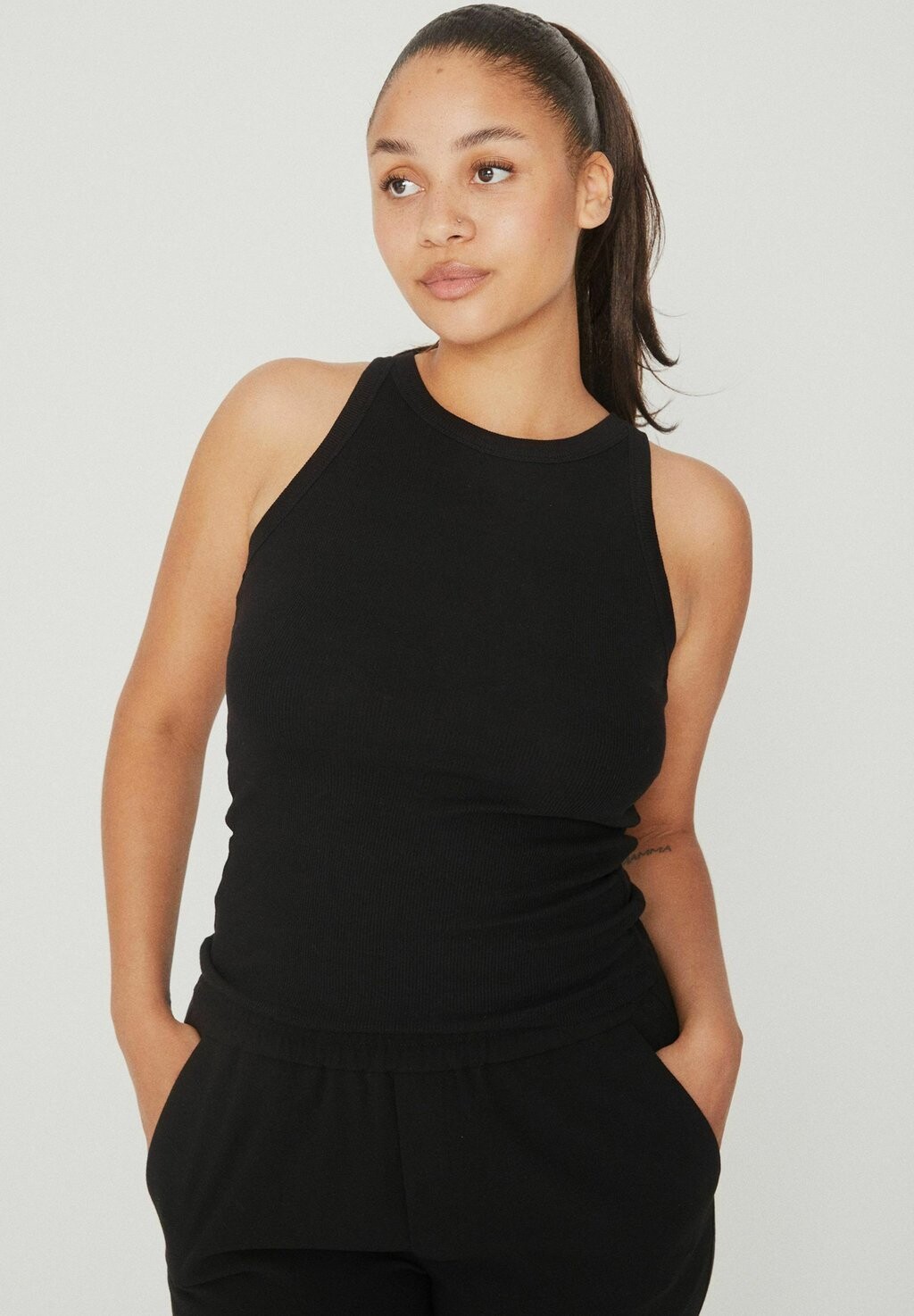 Топ Jaxson mbyM, черный 
Топ Jaxson mbyM, черный