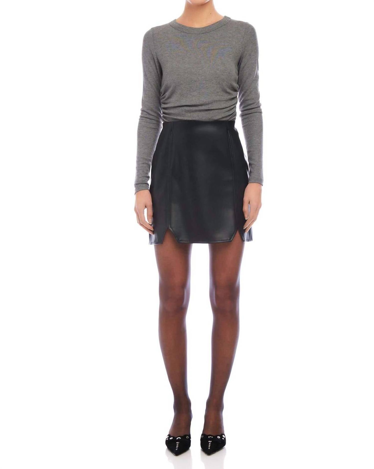 Macy мини-юбка из искусственной кожи черная Fifteen Twenty
Macy мини-юбка из искусственной кожи черная Fifteen Twenty