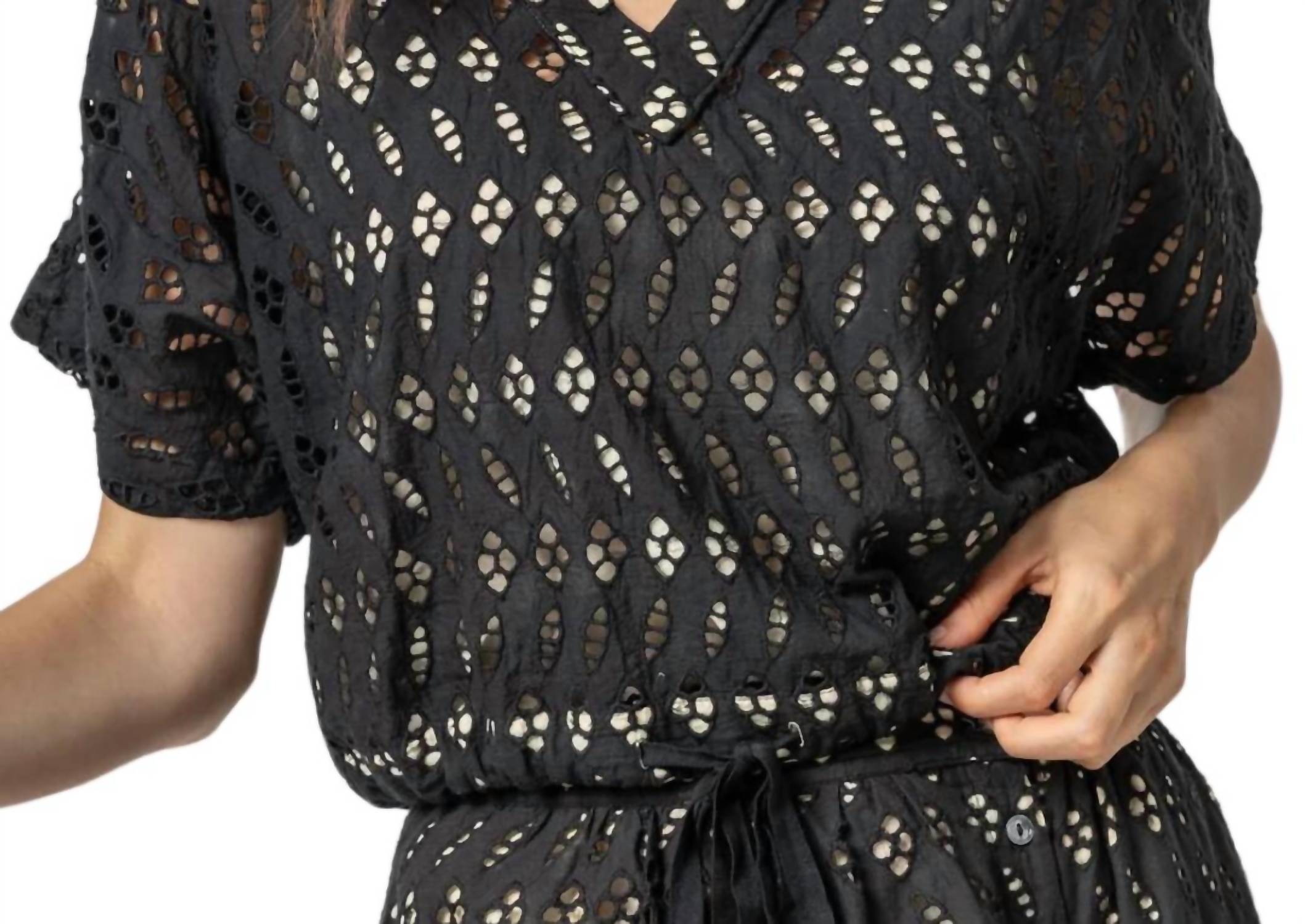 Топ с V-образным вырезом и завязками на люверсах, черный Lilla P
Топ с V-образным вырезом и завязками на люверсах, черный Lilla P