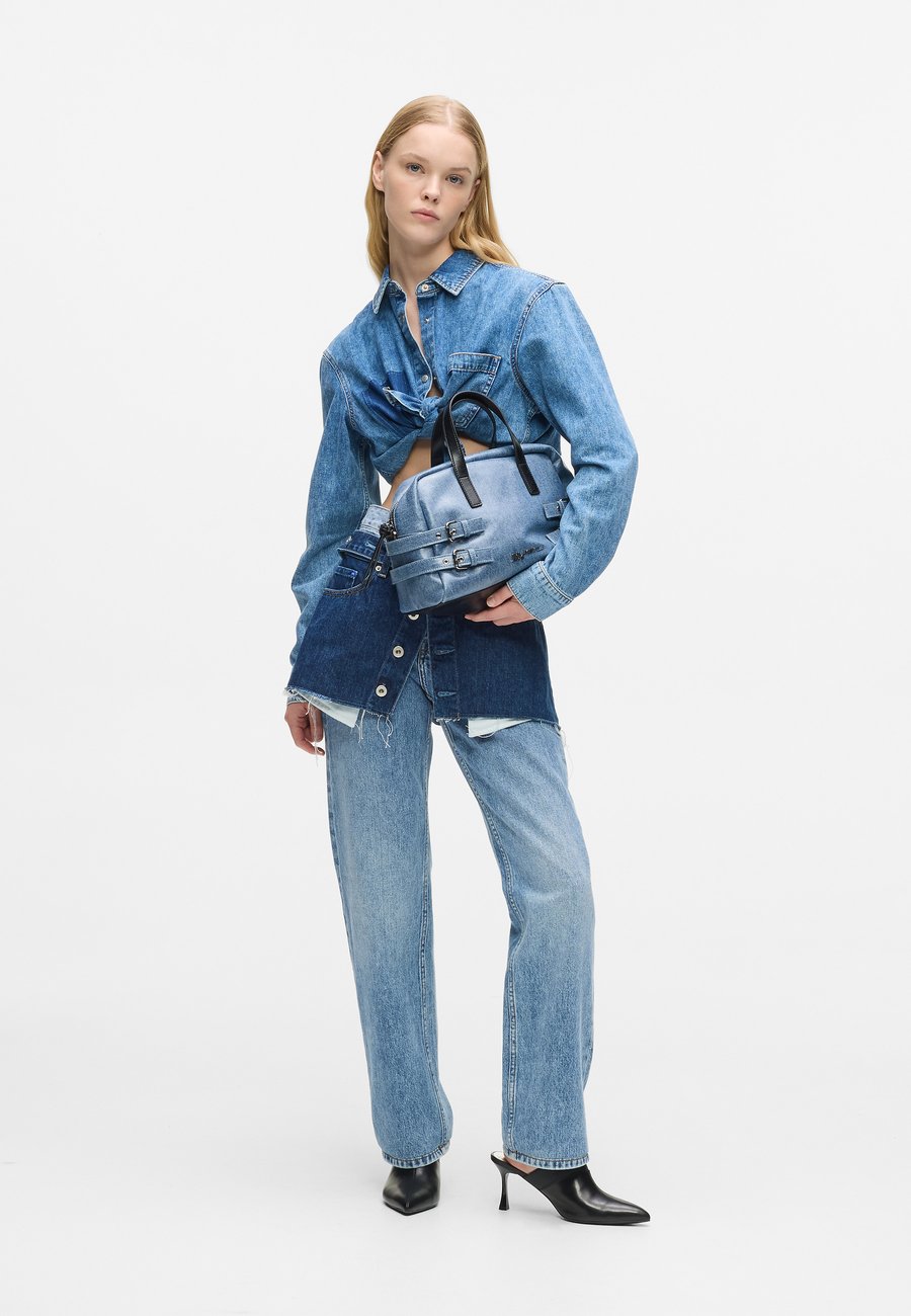 Сумка Karl Lagerfeld Jeans BUCKLE, Standard Blue/Blue Denim
Сумка Karl Lagerfeld Jeans BUCKLE, Standard Blue/Blue Denim