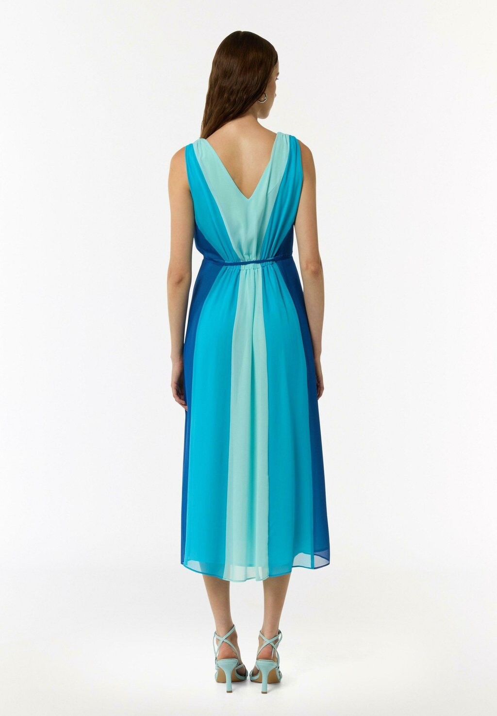 Дневное платье ÄRMELLOSES BAHNEN-AUS MIT ELASTISCHEM BUND comma, бирюзовый
Дневное платье ÄRMELLOSES BAHNEN-AUS MIT ELASTISCHEM BUND comma, бирюзовый