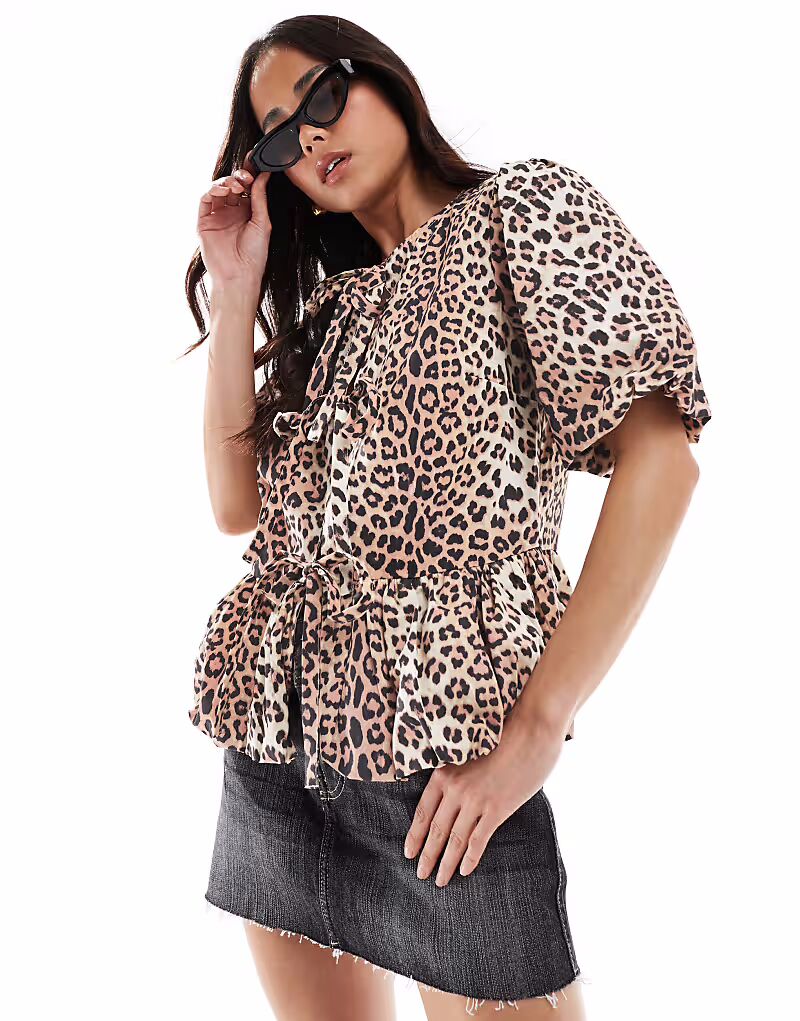 Хлопковый топ с баской и рукавами-фонариками с леопардовым принтом Asos Design
Хлопковый топ с баской и рукавами-фонариками с леопардовым принтом Asos Design