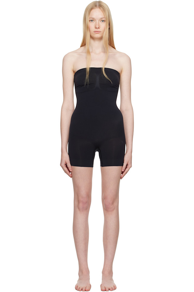 Безупречный скульптурный боди без бретелей короткого кроя Skims, цвет onyx
Безупречный скульптурный боди без бретелей короткого кроя Skims, цвет onyx