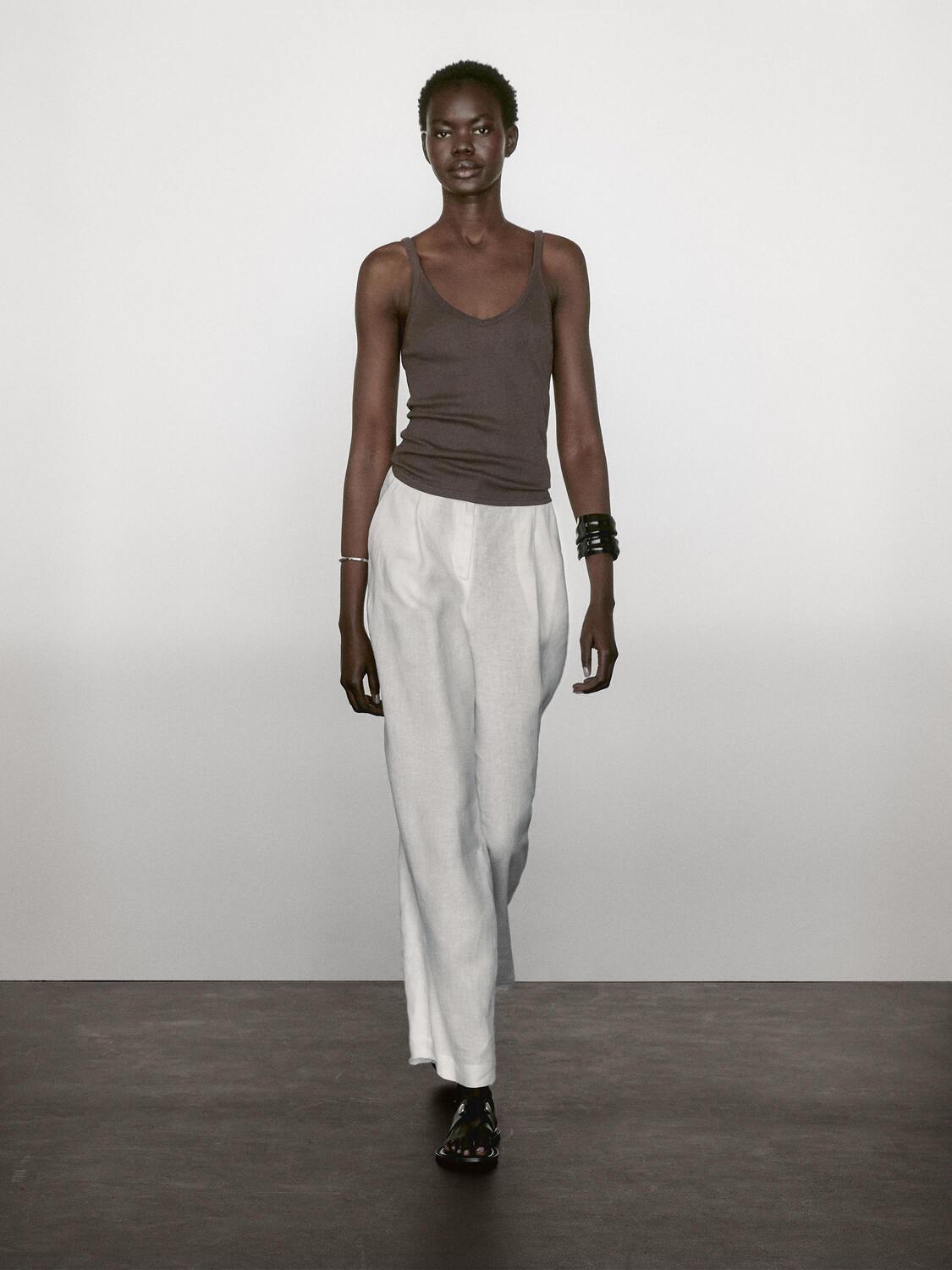 Топ с V-образным вырезом в рубчик Massimo Dutti, коричневый
Топ с V-образным вырезом в рубчик Massimo Dutti, коричневый