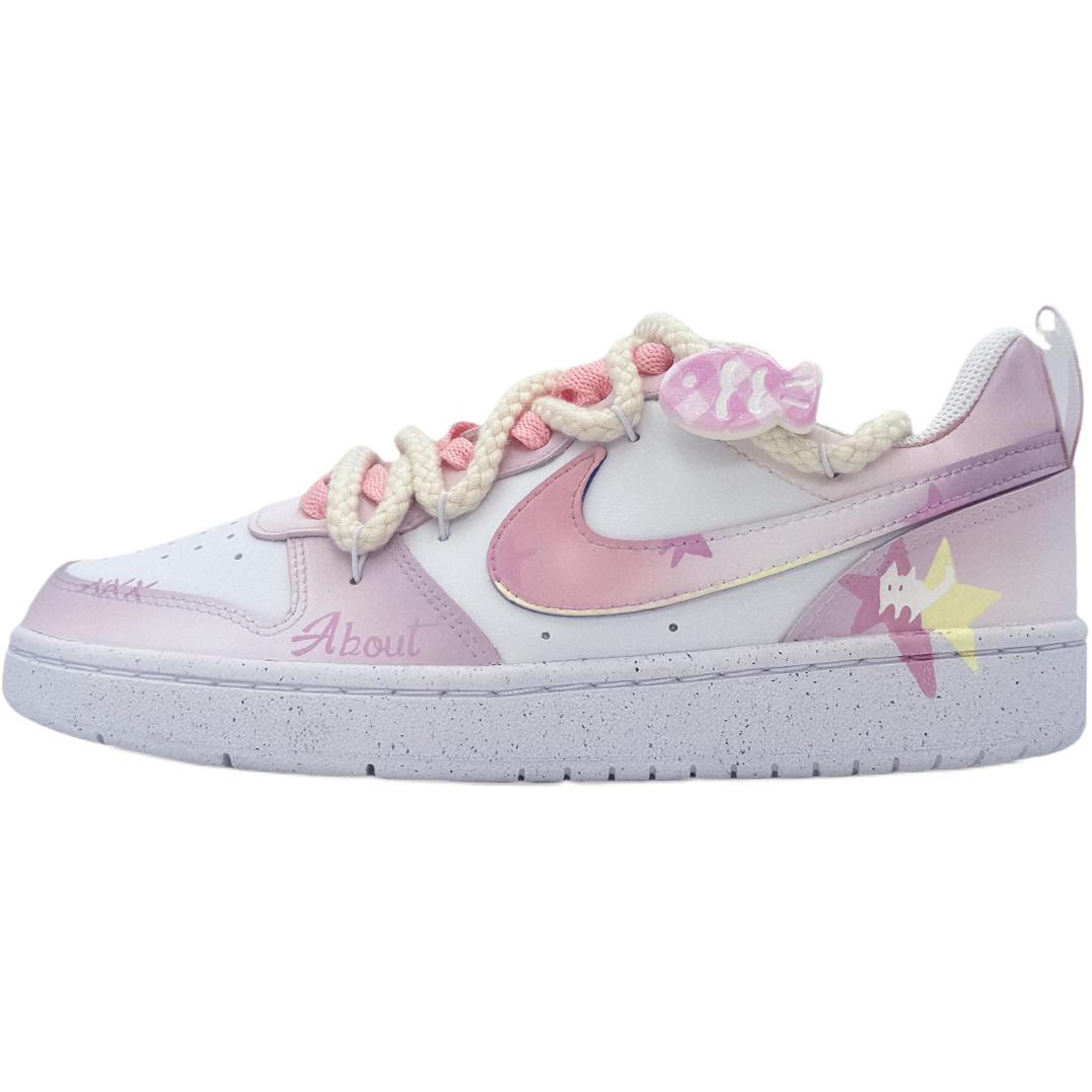 Nike Скользящие устойчивые к истиранию низкие детские скейтбординговые кроссовки Court Borough Cat And Fish White Pink Unisex
Nike Скользящие устойчивые к истиранию низкие детские скейтбординговые кроссовки Court Borough Cat And Fish White Pink Unisex