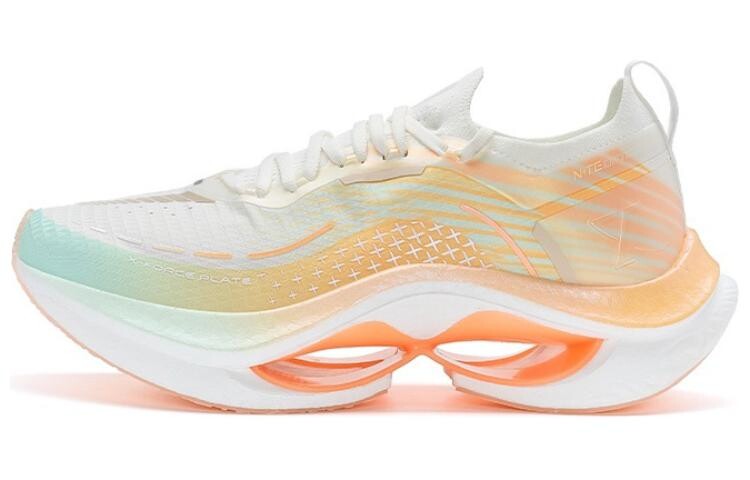 Кроссовки женские с низким верхом белые/оранжевые Xtep
Кроссовки женские с низким верхом белые/оранжевые Xtep