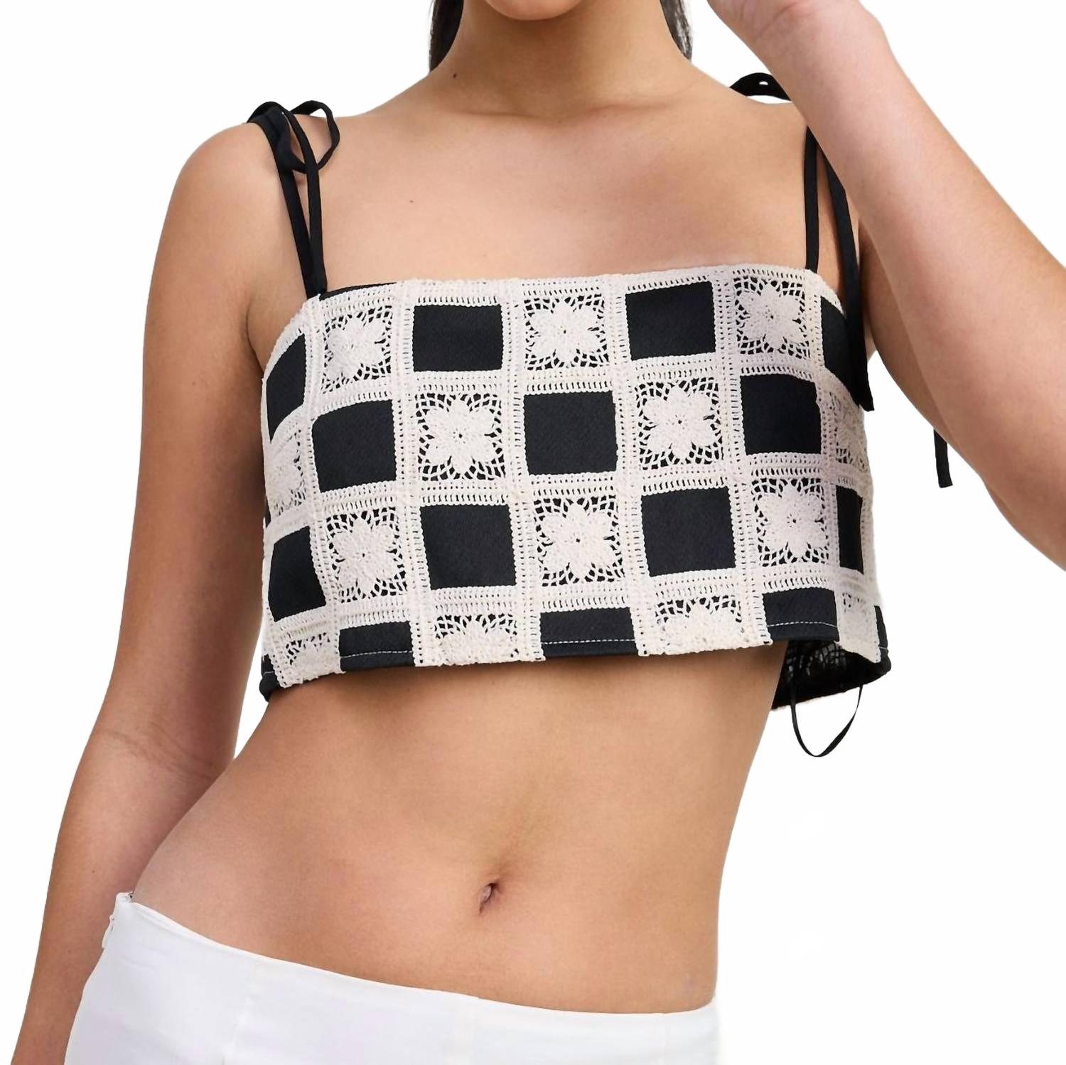 Черный разноцветный кружевной топ с цветочным узором Emory Park
Черный разноцветный кружевной топ с цветочным узором Emory Park