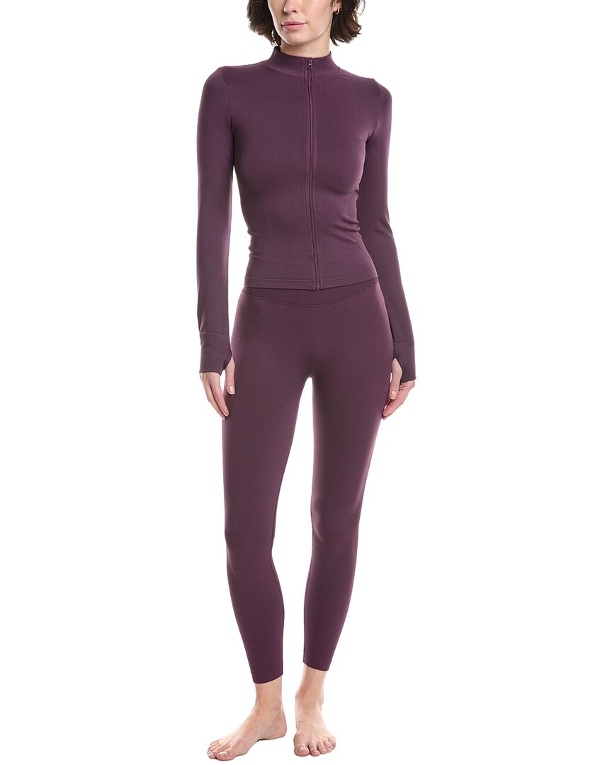 Комплект из двух предметов: топ и леггинсы Phat Buddha, фиолетовый
Комплект из двух предметов: топ и леггинсы Phat Buddha, фиолетовый