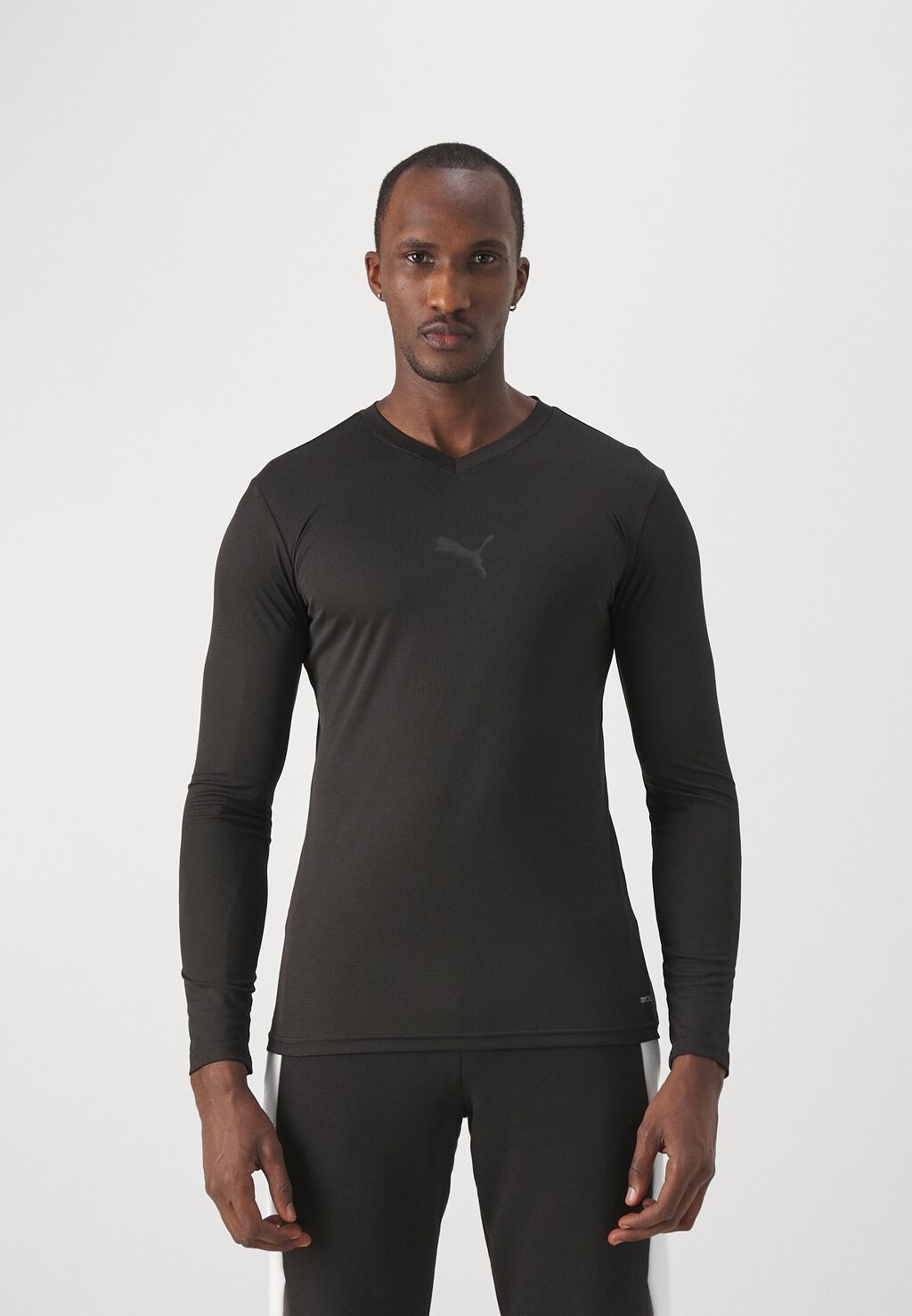 Майка Teamgoal Baselayer Tee Puma, цвет black/flat dark gray
Майка Teamgoal Baselayer Tee Puma, цвет black/flat dark gray