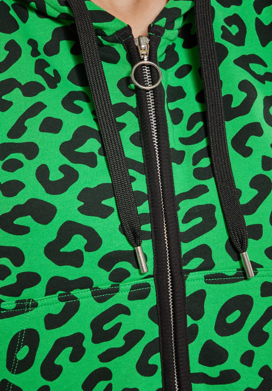 Толстовка myMo CO-BRANDED WITH SWIRLY, Grün Leo/Green, Зеленый, Толстовка myMo CO-BRANDED WITH SWIRLY, Grün Leo/Green
Толстовка myMo CO-BRANDED WITH SWIRLY, Grün Leo/Green, Зеленый, Толстовка myMo CO-BRANDED WITH SWIRLY, Grün Leo/Green