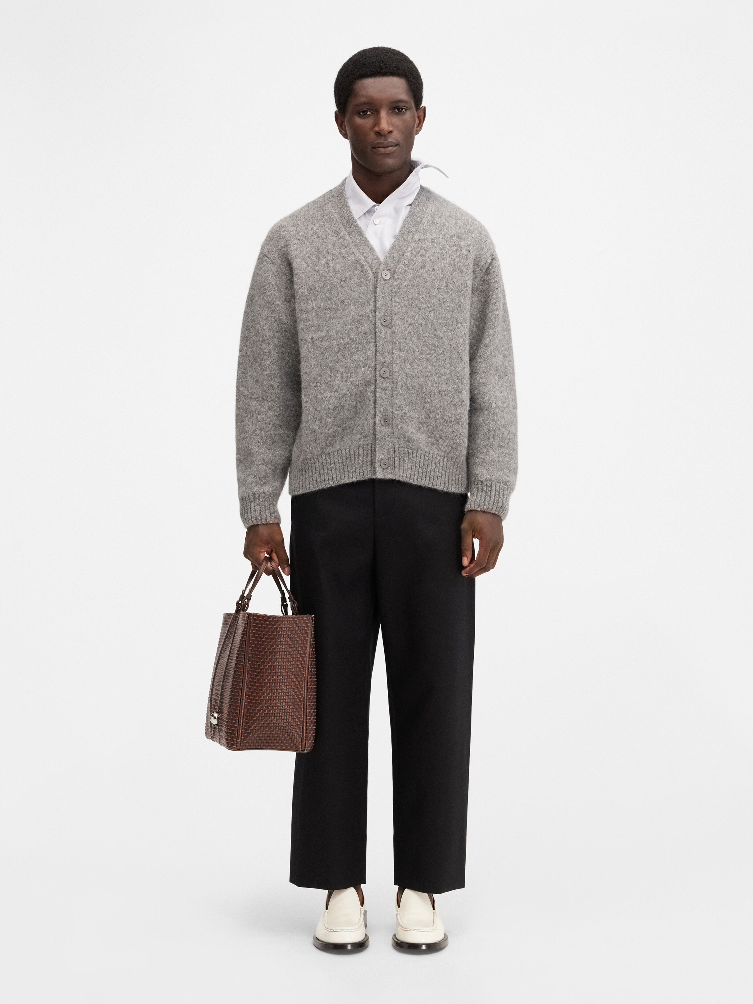 Фирменный кардиган JACQUEMUS The Jacquemus cardigan, серый
Фирменный кардиган JACQUEMUS The Jacquemus cardigan, серый