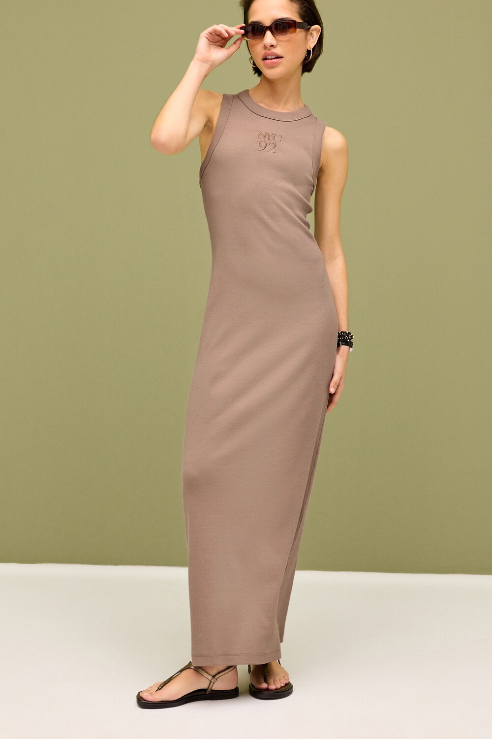 Платье макси в рубчик без рукавов в стиле боксера Next, коричневый
Платье макси в рубчик без рукавов в стиле боксера Next, коричневый