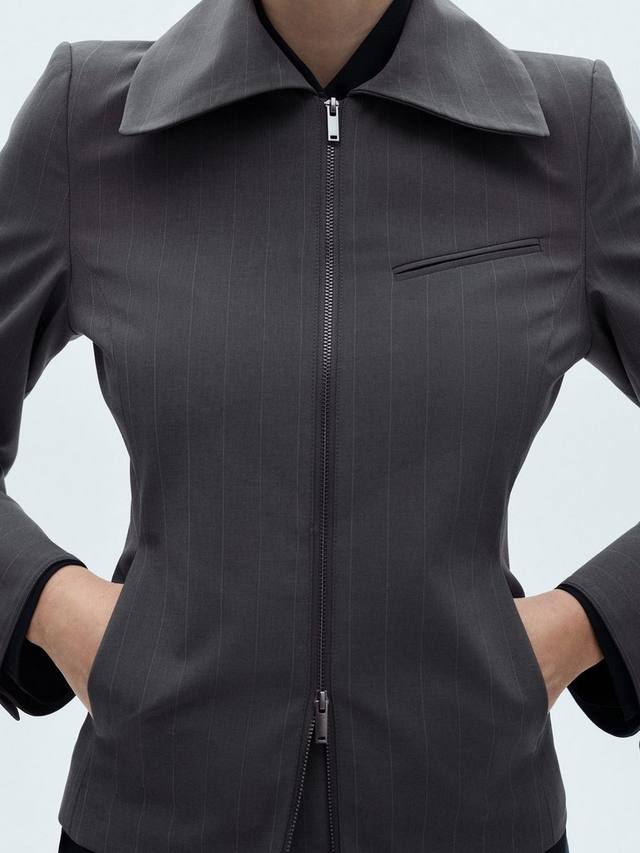 Облегающая куртка на молнии onice Mango, серый
Облегающая куртка на молнии onice Mango, серый