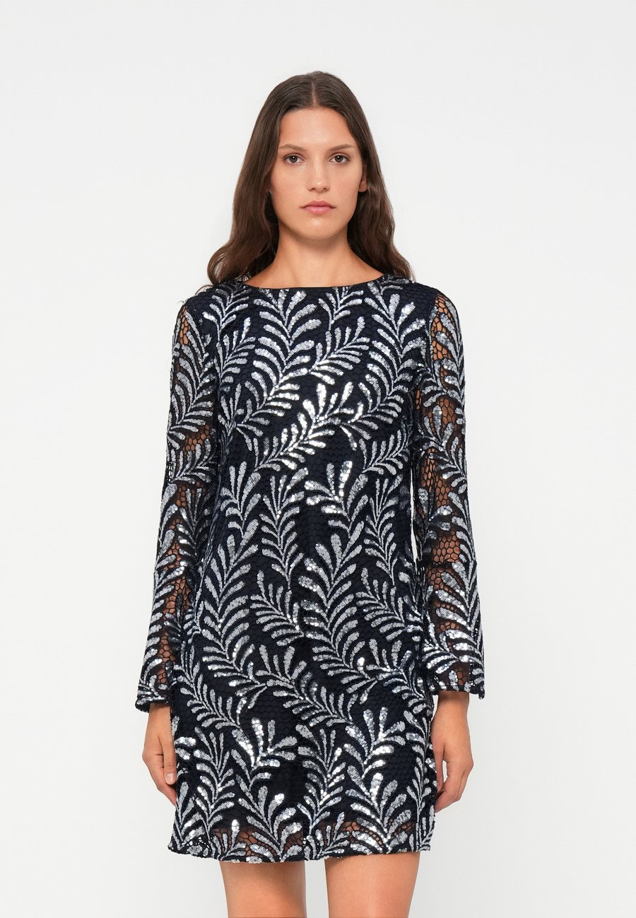 Платье Bruuns Bazaar KUMARAHOU XIA DRESS, Dark Blue/Silver Coloured/Blue
Платье Bruuns Bazaar KUMARAHOU XIA DRESS, Dark Blue/Silver Coloured/Blue