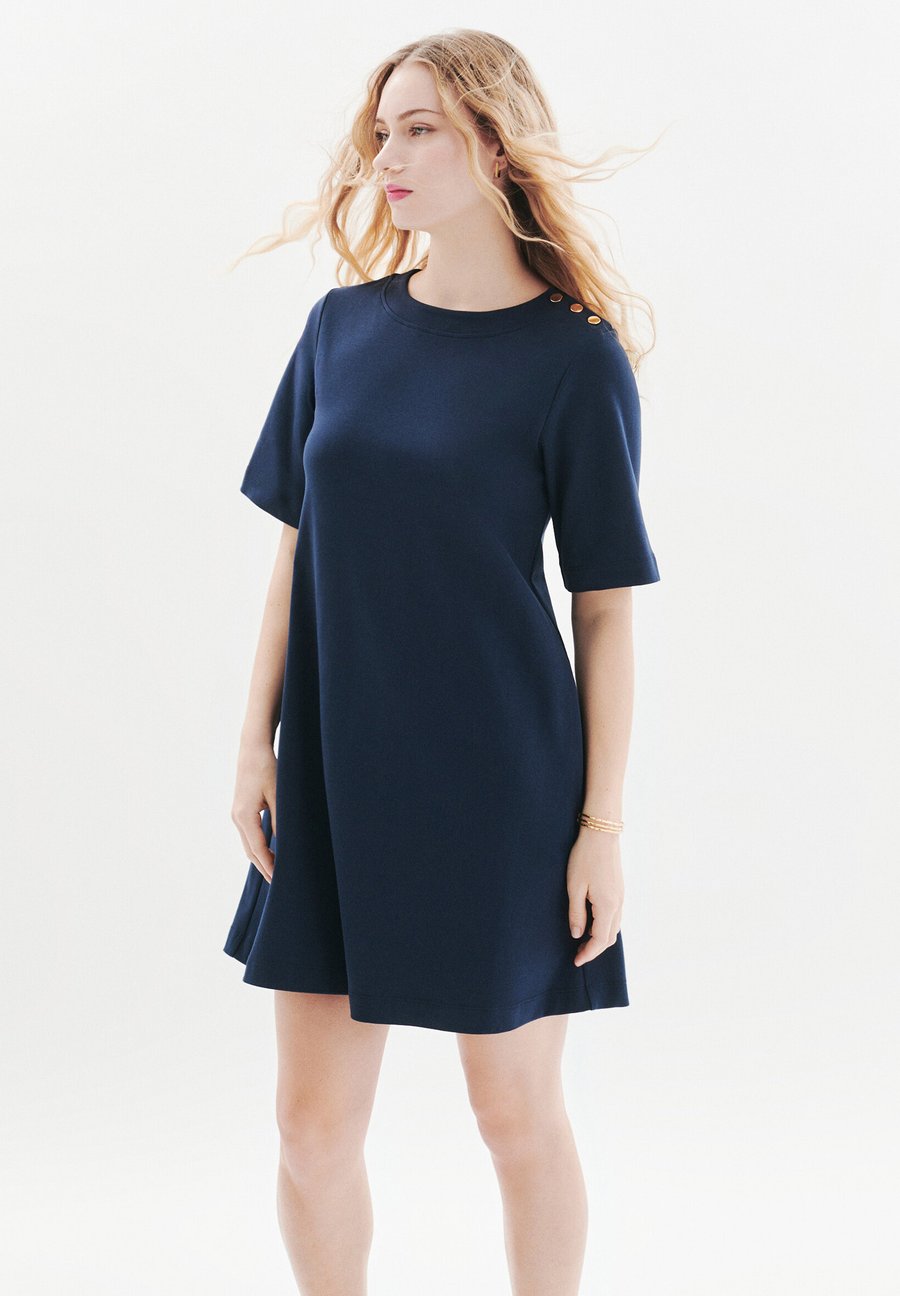 Платье Caroll FRENCH BRAND FASHION ELEGANT MODERN RMARIE, Bleu Marine/Blue
Платье Caroll FRENCH BRAND FASHION ELEGANT MODERN RMARIE, Bleu Marine/Blue