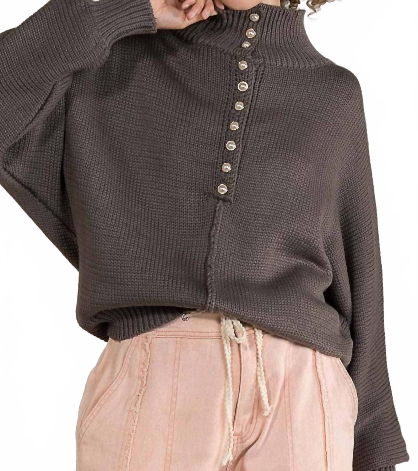 Свитер с жемчужными пуговицами серого цвета Pol, серый
Свитер с жемчужными пуговицами серого цвета Pol, серый