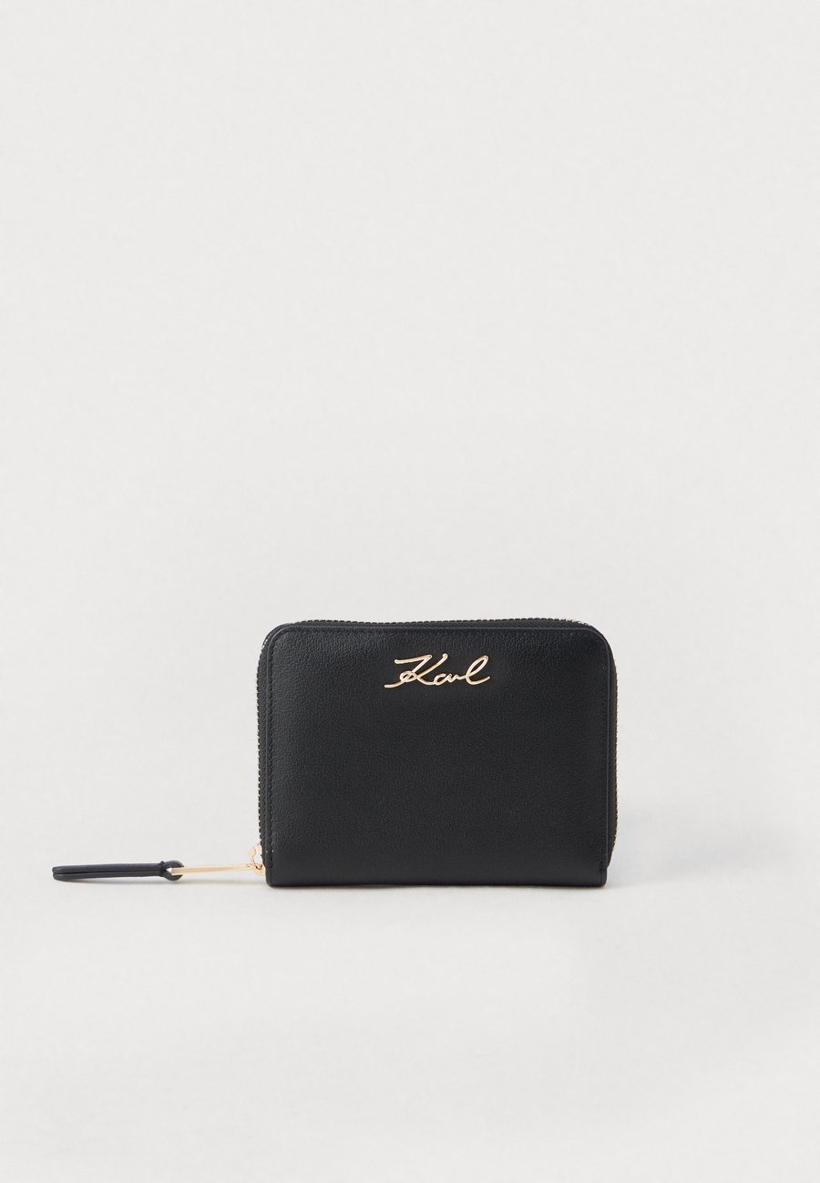 Кошелек KARL LAGERFELD SIGNATURE, Black/Gold-Coloured/Black
Кошелек KARL LAGERFELD SIGNATURE, Black/Gold-Coloured/Black