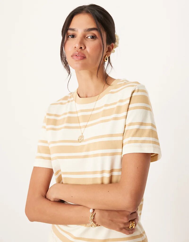 Футболка Mango в рубчик в кремово-белую полоску
Футболка Mango в рубчик в кремово-белую полоску