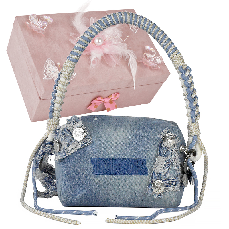 Косметички и сумки для туалетных принадлежностей унисекс DIOR
Косметички и сумки для туалетных принадлежностей унисекс DIOR