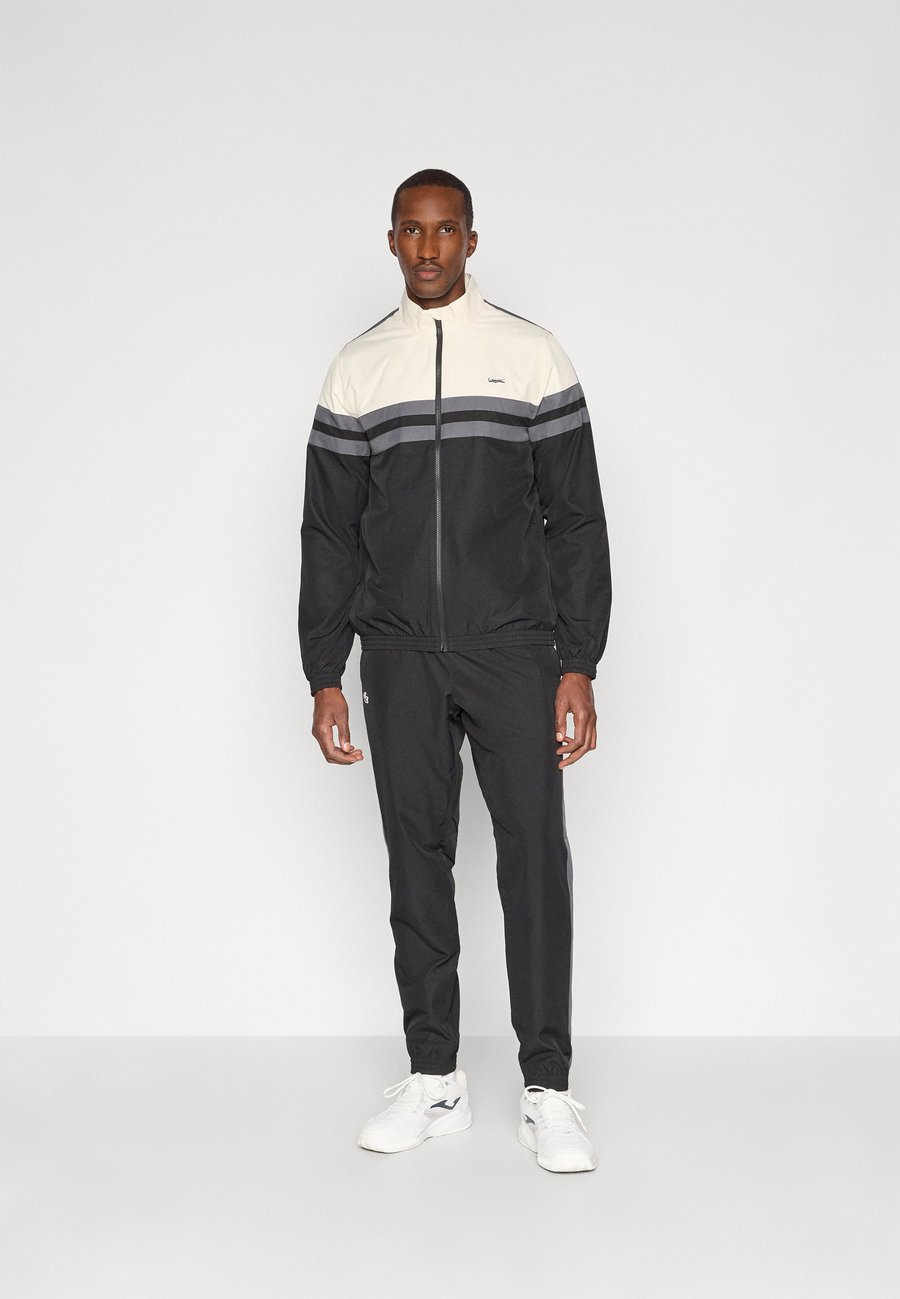 Спортивный костюм Lacoste Sport TRACKSUIT LANDSCAPE SET, Black/Lapland Turmoil/Black
Спортивный костюм Lacoste Sport TRACKSUIT LANDSCAPE SET, Black/Lapland Turmoil/Black