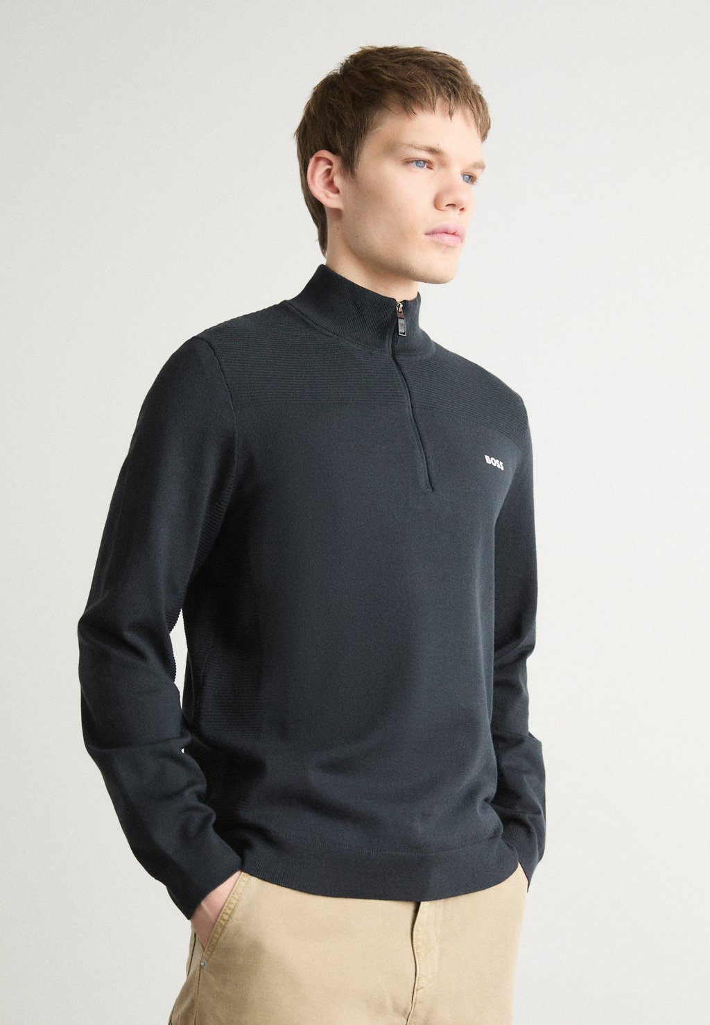 Джемпер MOMENTUM BOSS, темно-синий
Джемпер MOMENTUM BOSS, темно-синий