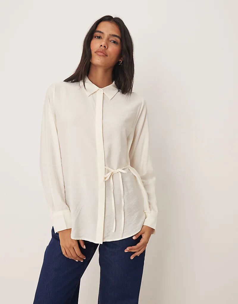 Рубашка JDY свободного кроя с завязками по бокам белого цвета
Рубашка JDY свободного кроя с завязками по бокам белого цвета