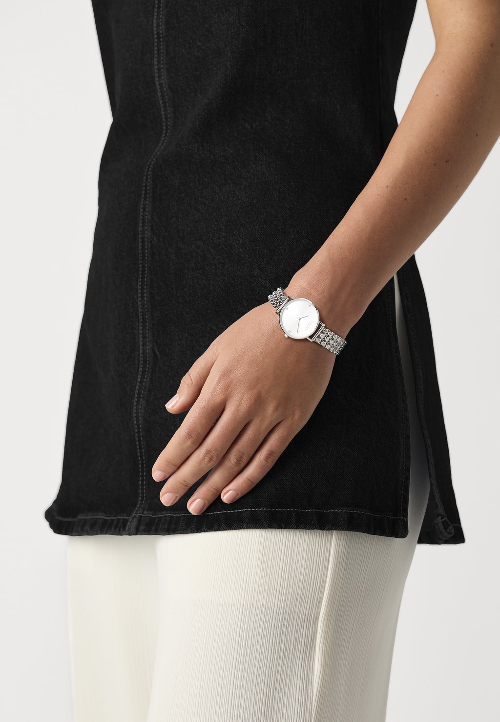 Часы FRAMEWORK LIU JO, серебряный
Часы FRAMEWORK LIU JO, серебряный