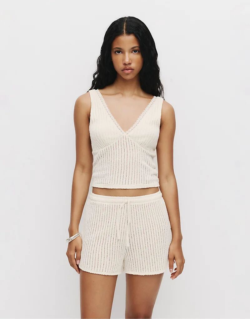 Вязаный топ Pull&Bear бежевого цвета с кружевной отделкой
Вязаный топ Pull&Bear бежевого цвета с кружевной отделкой