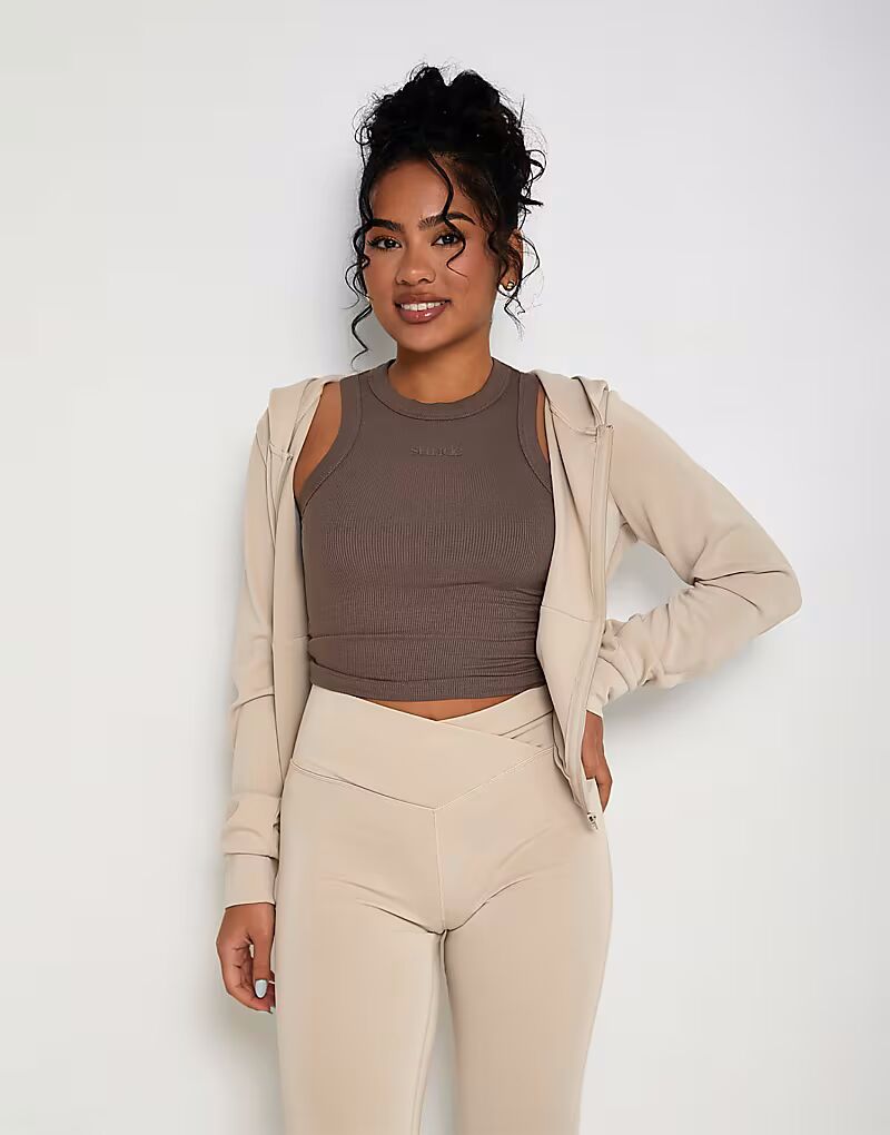 Топ-гонщик Sunde из модала в рубчик цвета мокко Sundé
Топ-гонщик Sunde из модала в рубчик цвета мокко Sundé