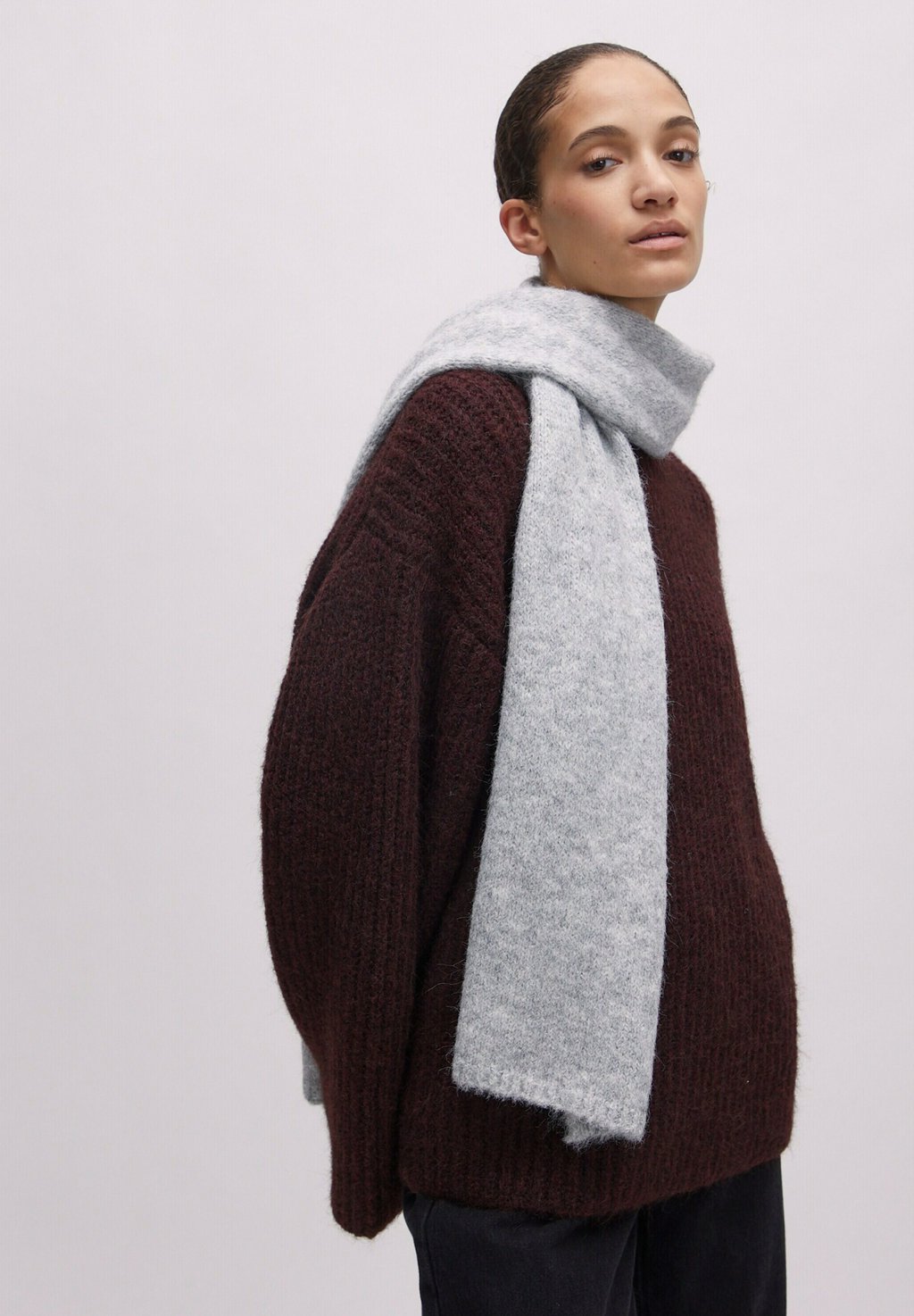 Шарф IDUNA EDITED, серый 
Шарф IDUNA EDITED, серый