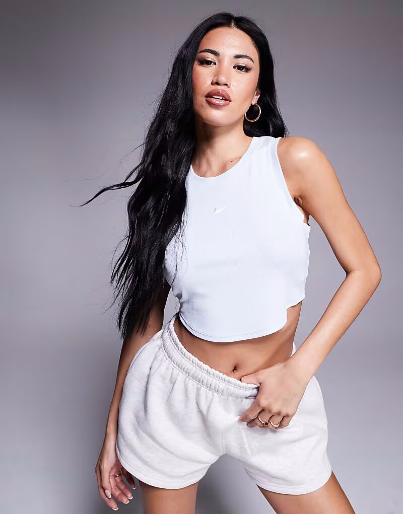 Укороченный топ Nike Essential в рубчик светло-голубого цвета
Укороченный топ Nike Essential в рубчик светло-голубого цвета