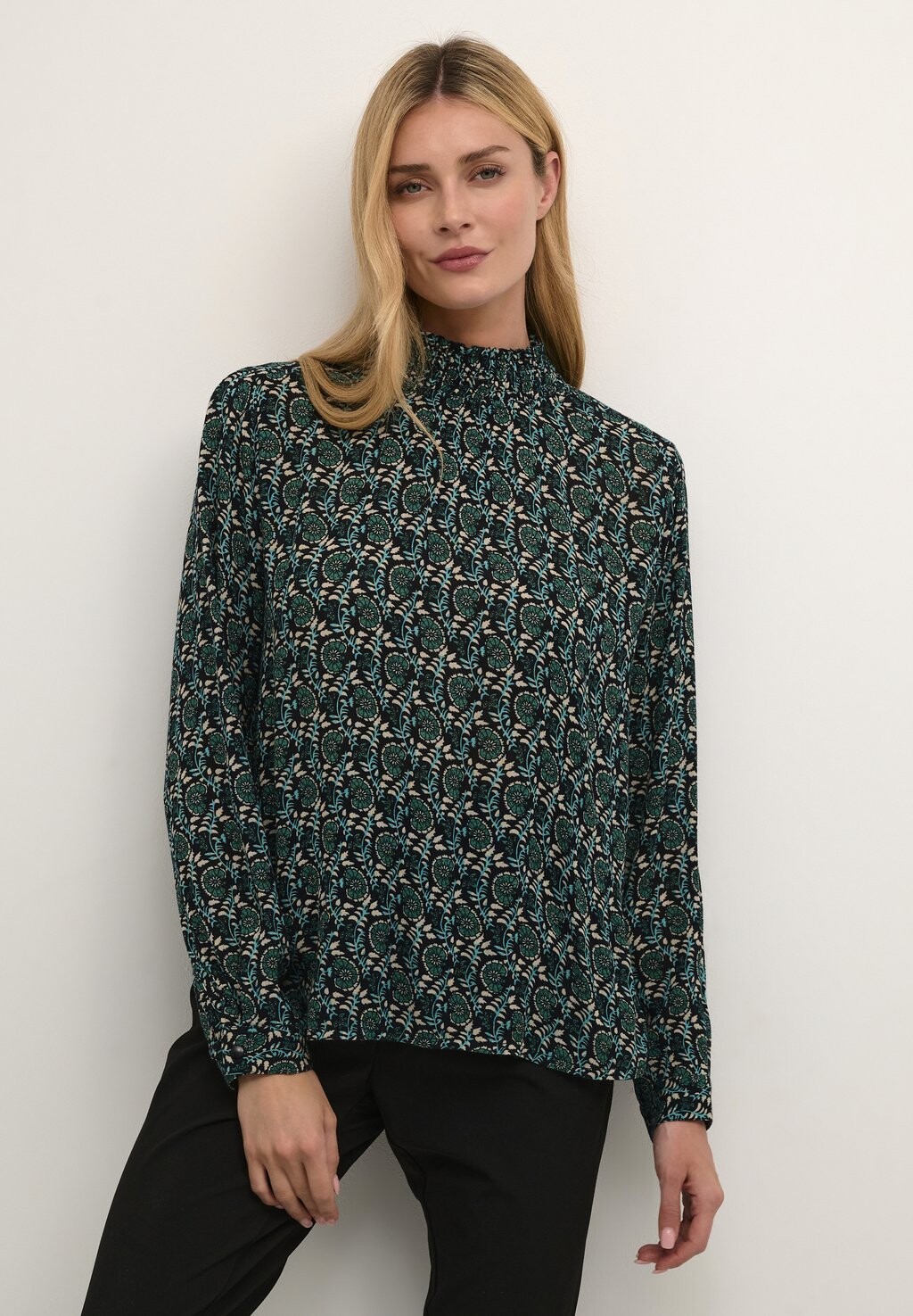 Блузка Kaffe Karina Amber Smock, зеленый
Блузка Kaffe Karina Amber Smock, зеленый