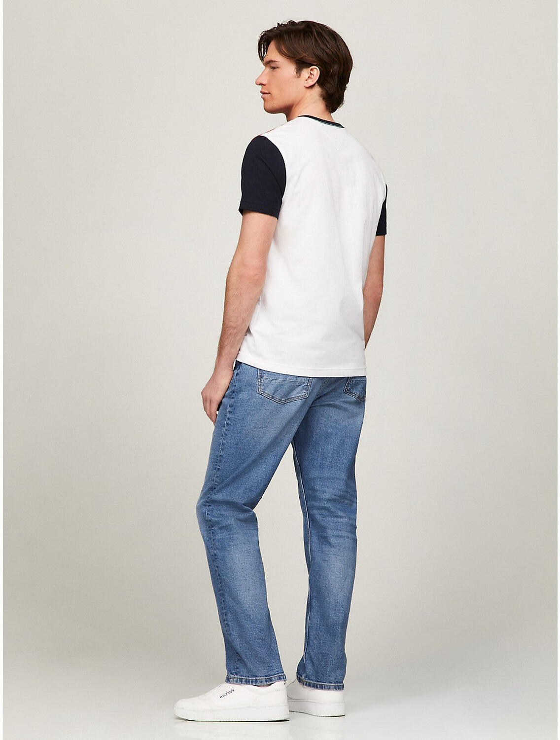 Мужская футболка с цветными блоками и полоской с логотипом Tommy Hilfiger, цвет Optic White Multi
Мужская футболка с цветными блоками и полоской с логотипом Tommy Hilfiger, цвет Optic White Multi